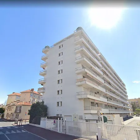 Proche Avec Grand Balcon
