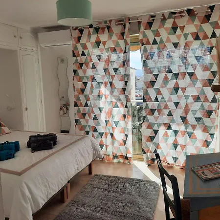 Proche Avec Grand Balcon Lägenhet
