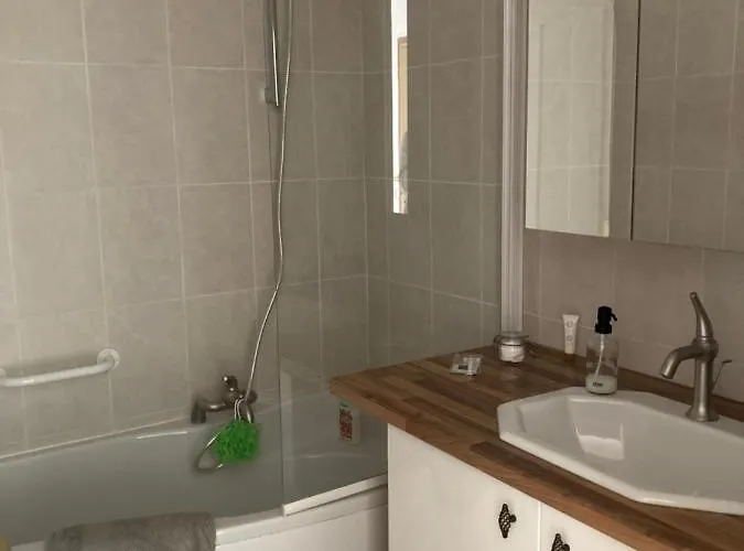 Lägenhet Proche Avec Grand Balcon *