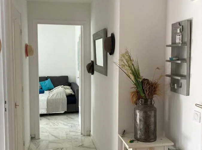 Lägenhet Proche Avec Grand Balcon