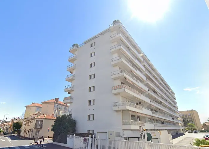 Proche Avec Grand Balcon