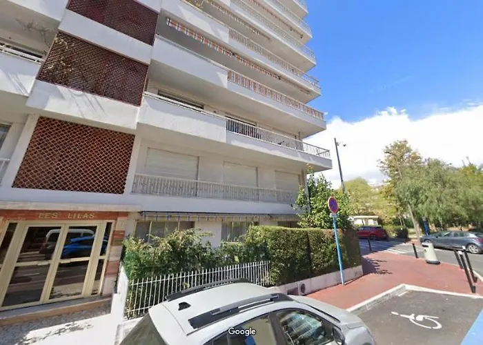 Proche Avec Grand Balcon Apartment *